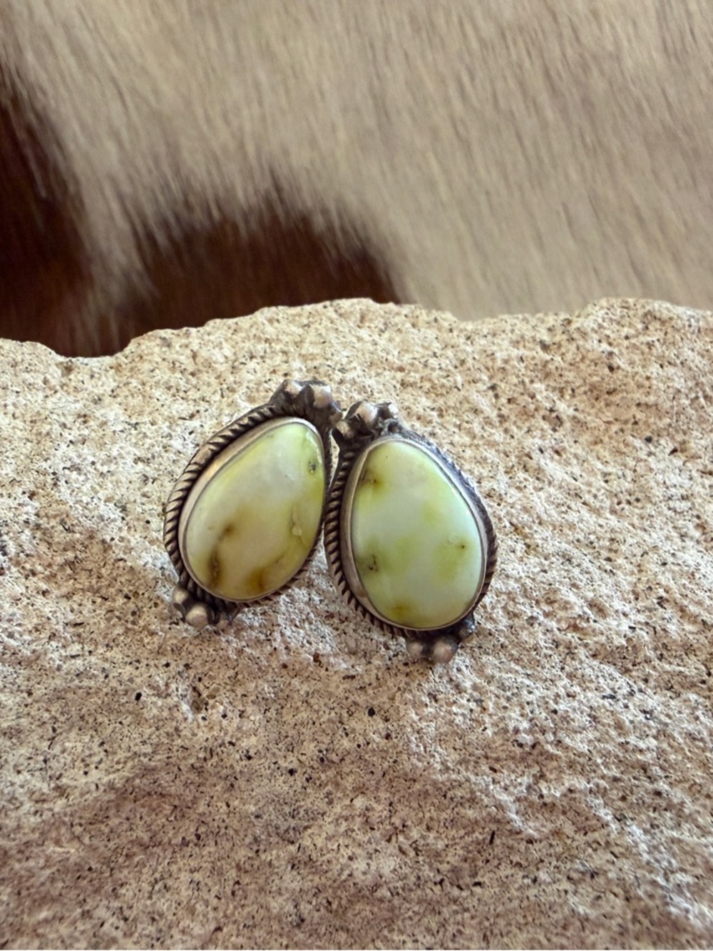 ❤️ Palomino Variscite Navajo Style Southwestern Brushed Matte 925 Stud Earrings - Picture 5 of 11